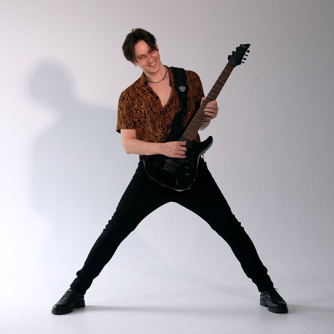 Сейчас работаю над клиентским клип-лендингом: