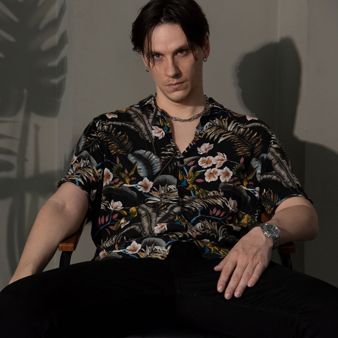 Чего я так ношусь с этими упоминаниями меня и моей фамилии в разговорах других людей: