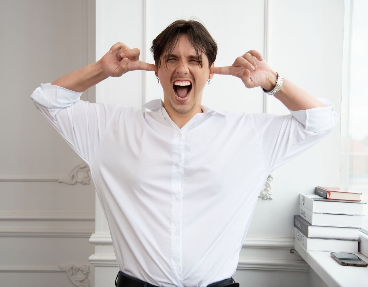 Не верю, не вижу, не слышу. Знать не желаю, вон с глаз моих, я и сам с усам…