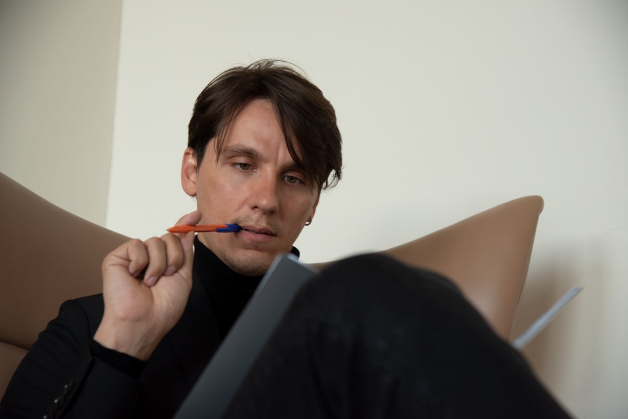 Заметил, что мой мозг нашел метод ухода от стресса в работу...