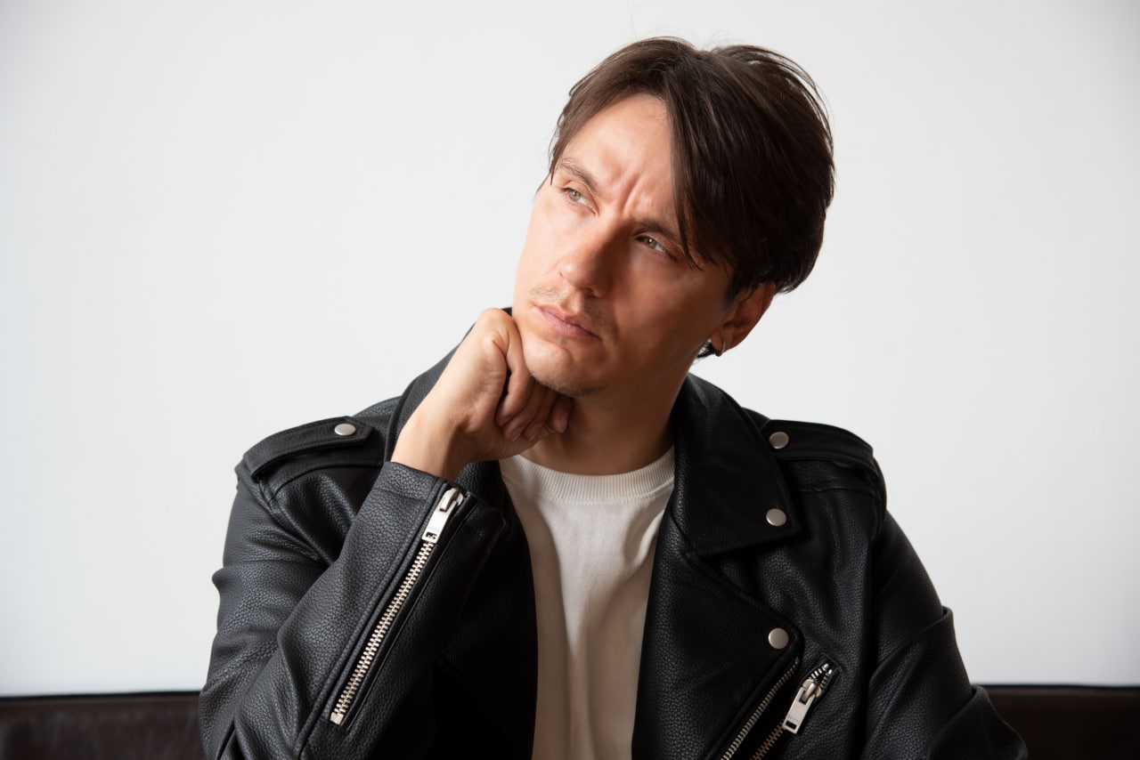 Если разобрать сам клип-лендинг на составные части, то получается не так уж и сложно всё технически: